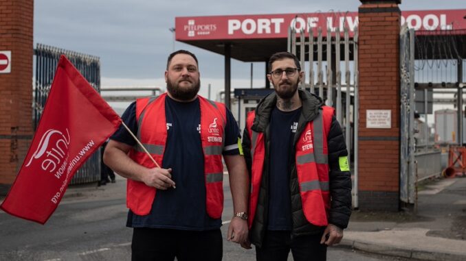 Liverpool dockers win dispute